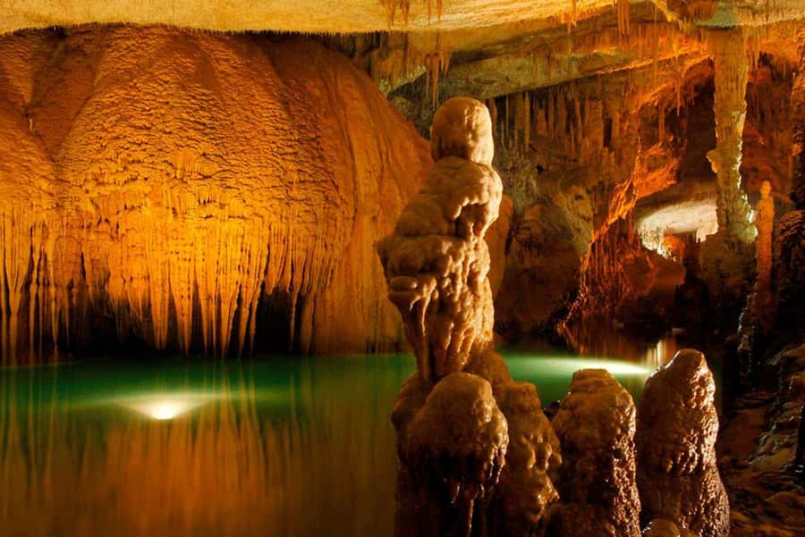 Beirut: Jeita Grotto, Harissa, Byblos group tour & Guide - Why this three-stop day works