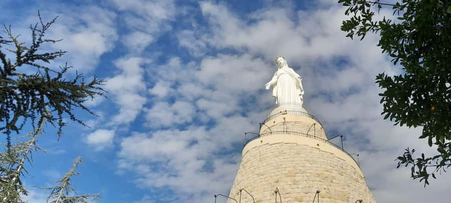 Beirut: Jeita Grotto, Harissa, Byblos group tour & Guide - Harissa: the cable car ride is part of the attraction