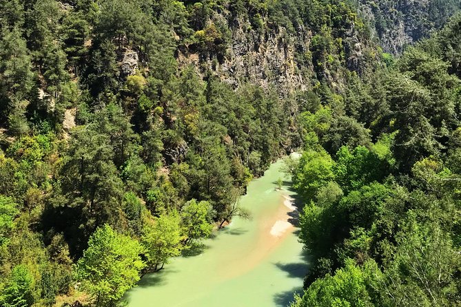 Hike Chouwen - Reaching the jade-green waters of Lake Chouwen